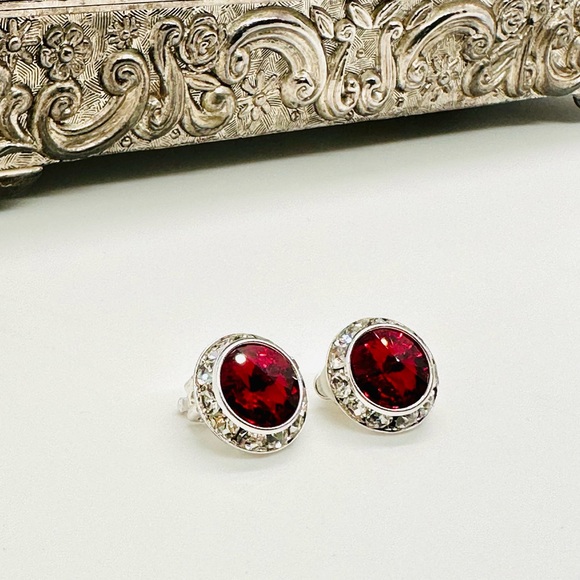 New Red Swarovski Crystal Rhinestone Clip earrings - Picture 4 of 12